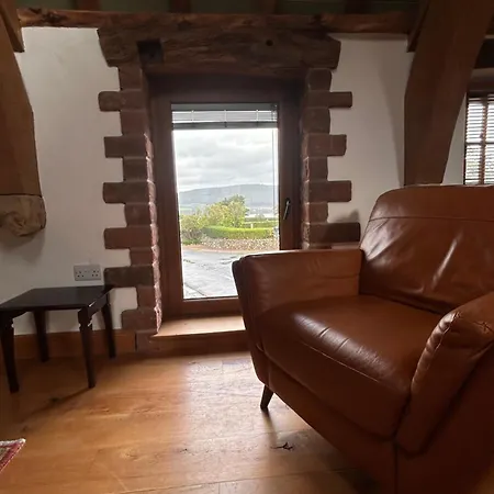 Апартаменты Swallows Barn *